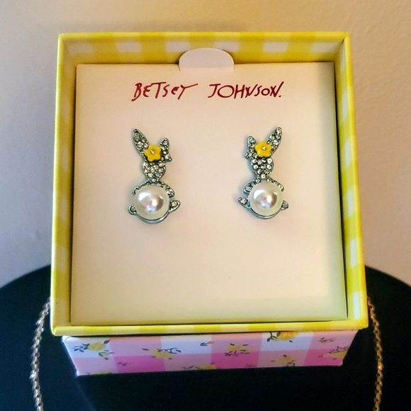 Betsey Johnson Bunny Earrings - Picture 1 of 8